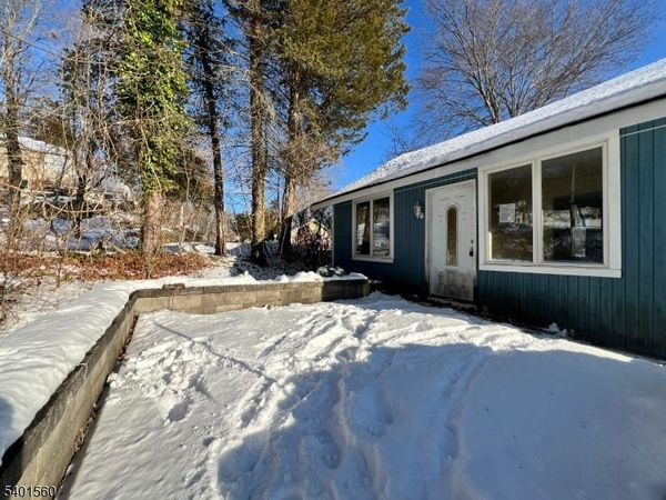 182 Lackawanna Dr, Byram, NJ 07874