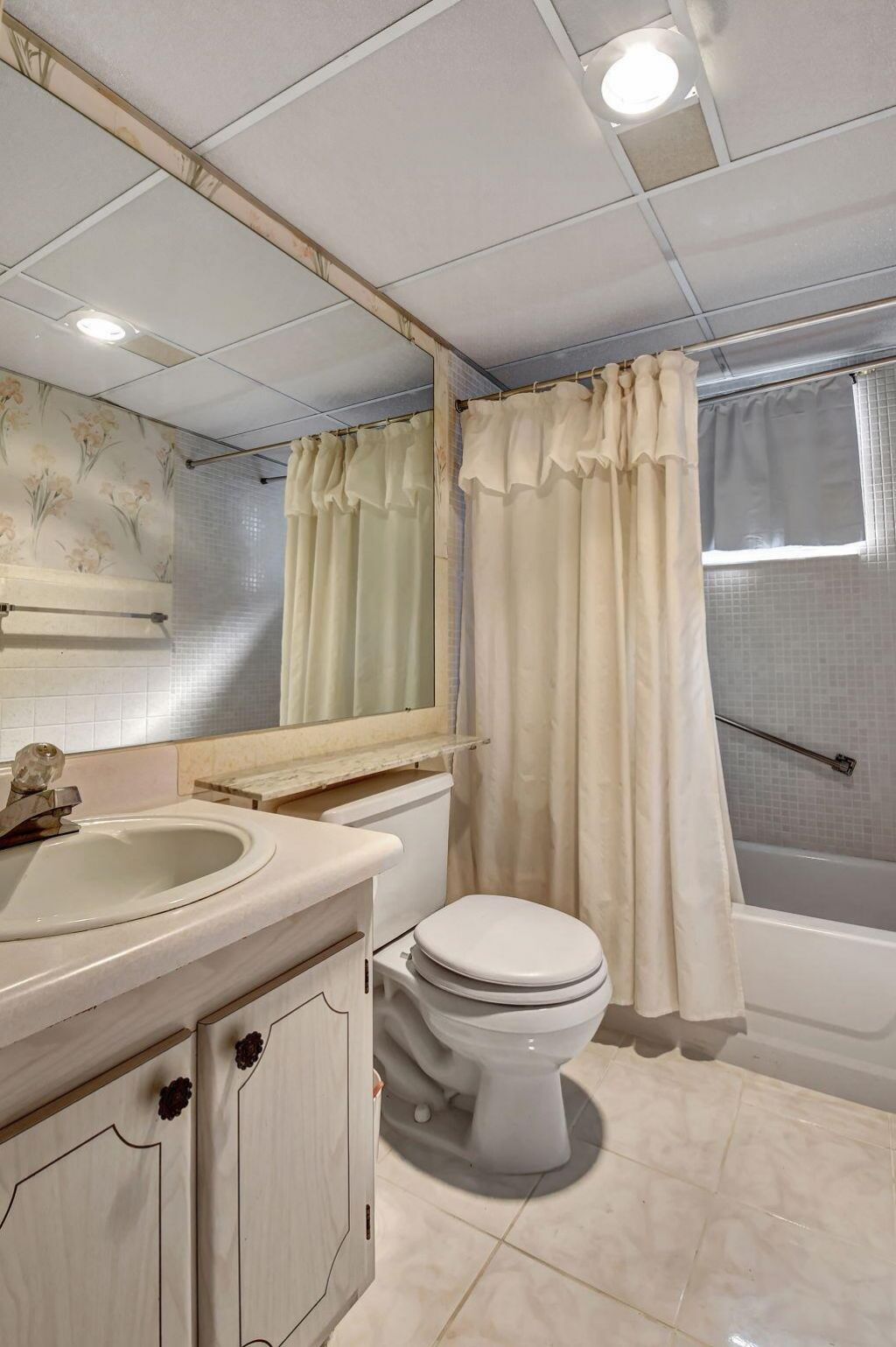 325 Saxony G, Delray Beach, FL 33446 Photo
