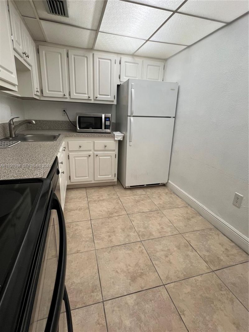 1805 Sans Souci Blvd , Unit 428, North Miami, FL 33181 Photo