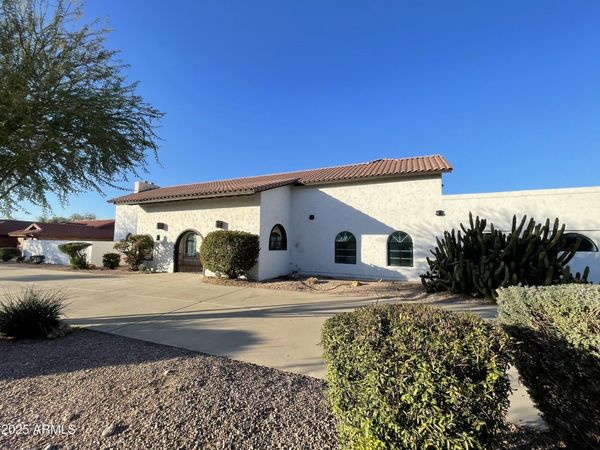 8200 W Orangewood Avenue, Glendale, AZ 85303