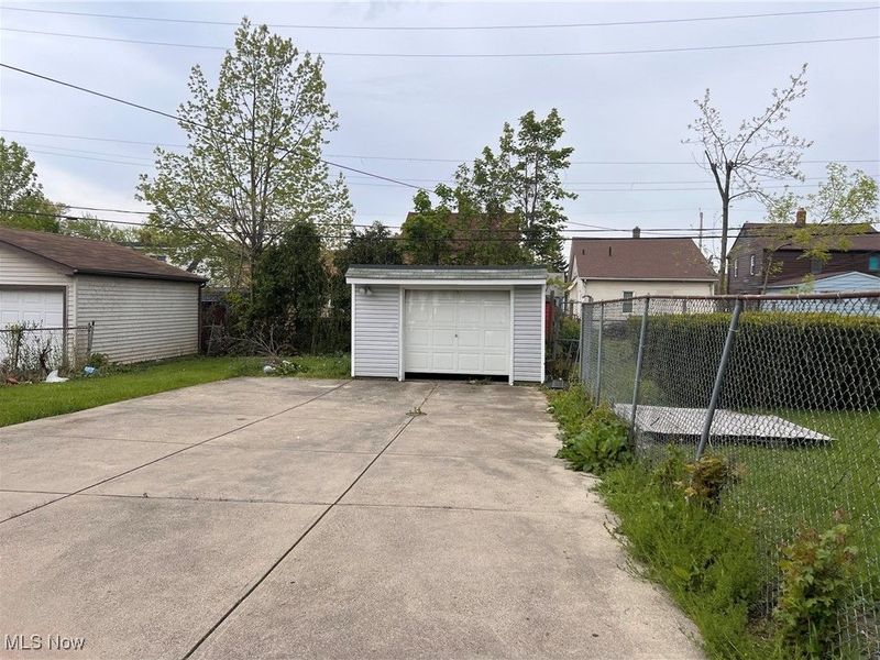 3976 E 154th Street, Cleveland, OH 44128 Photo 3