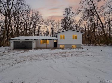 10031 Carmer Road, Fenton, MI 48430