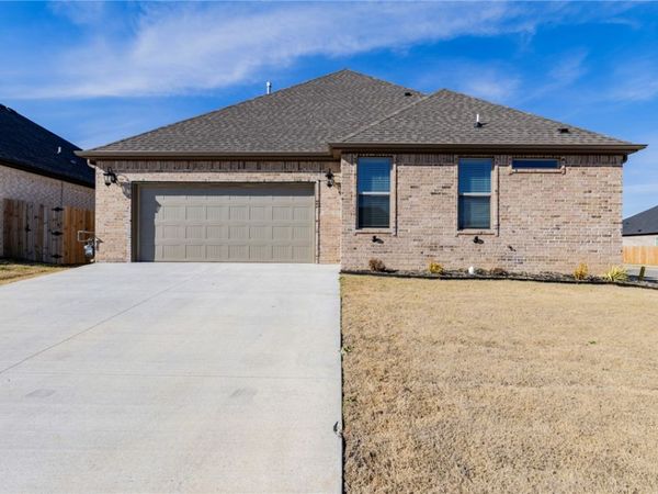 808 W Kelley Ann Street, Siloam Springs, AR 72761