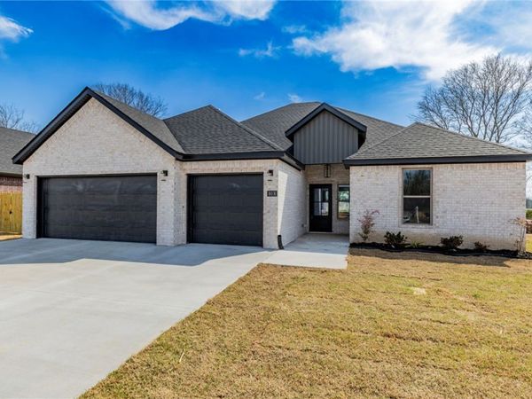 808 W Kelley Ann Street, Siloam Springs, AR 72761