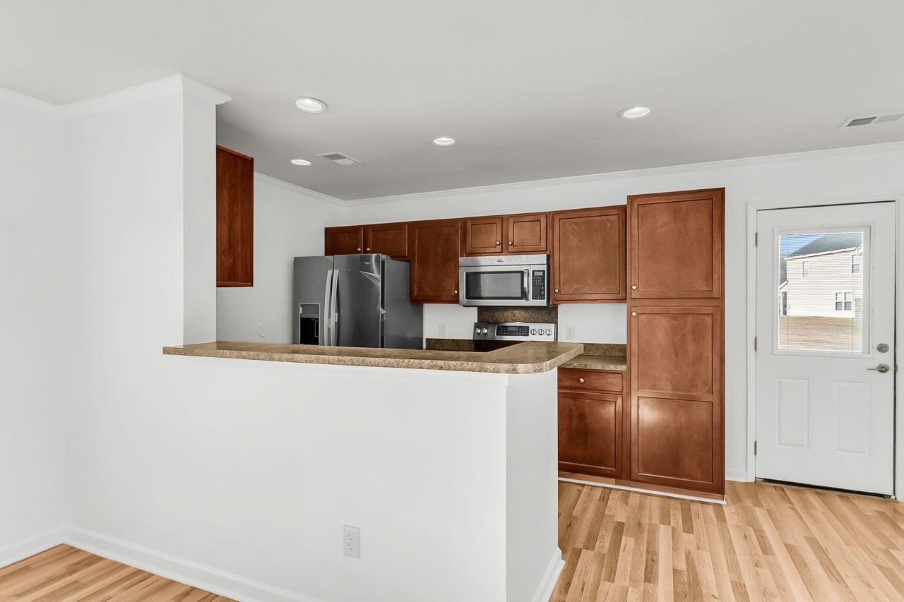 3033 Kinswood Lane Photo 4