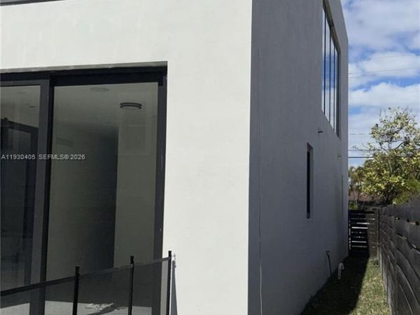 2484 SW 18th St, Miami, FL 33145