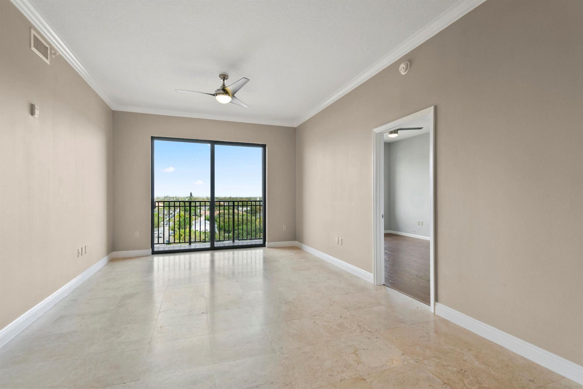 511 Lucerne Avenue, Unit 607, Lake Worth Beach, FL 33460 Photo