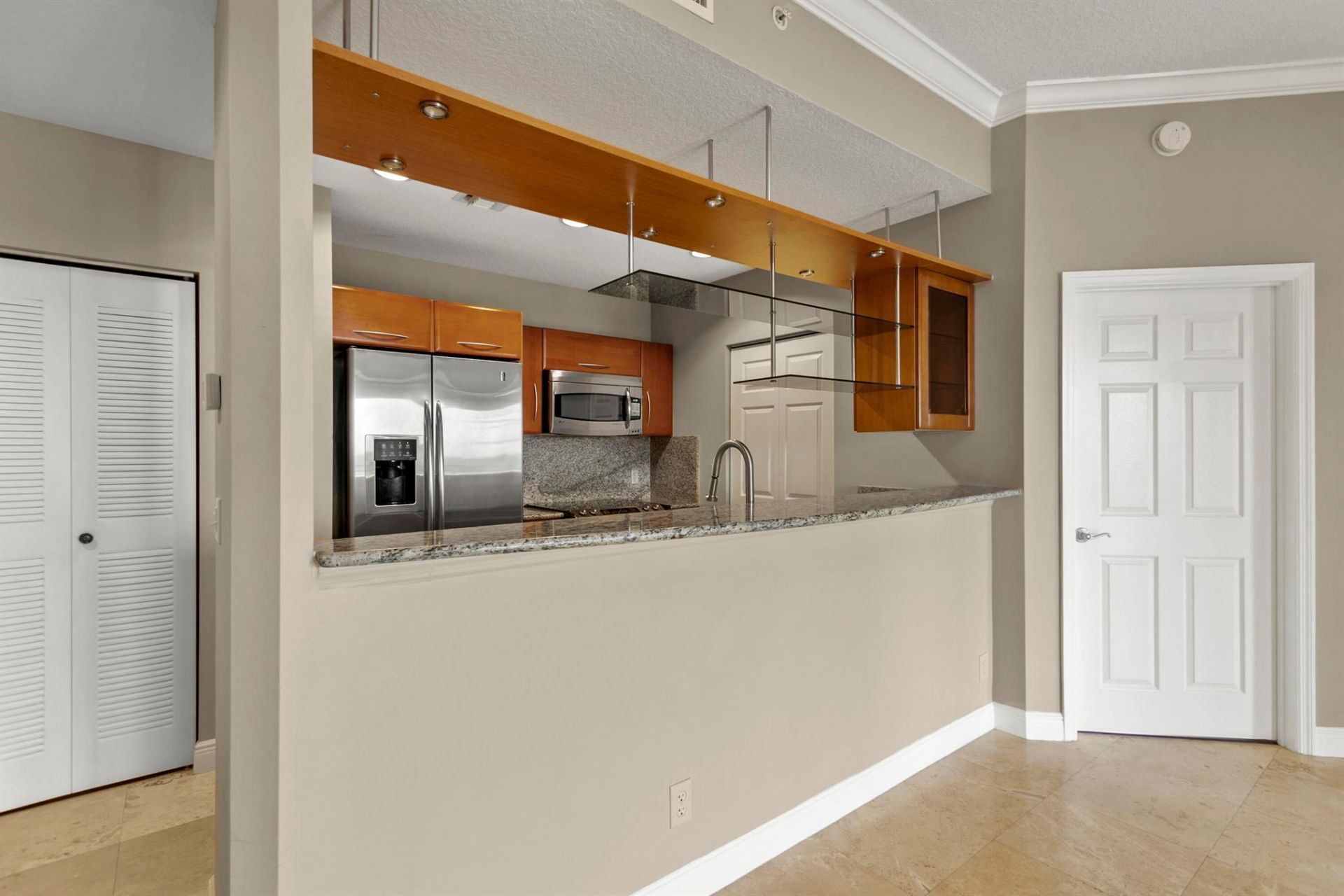 511 Lucerne Avenue, Unit 607, Lake Worth Beach, FL 33460 Photo