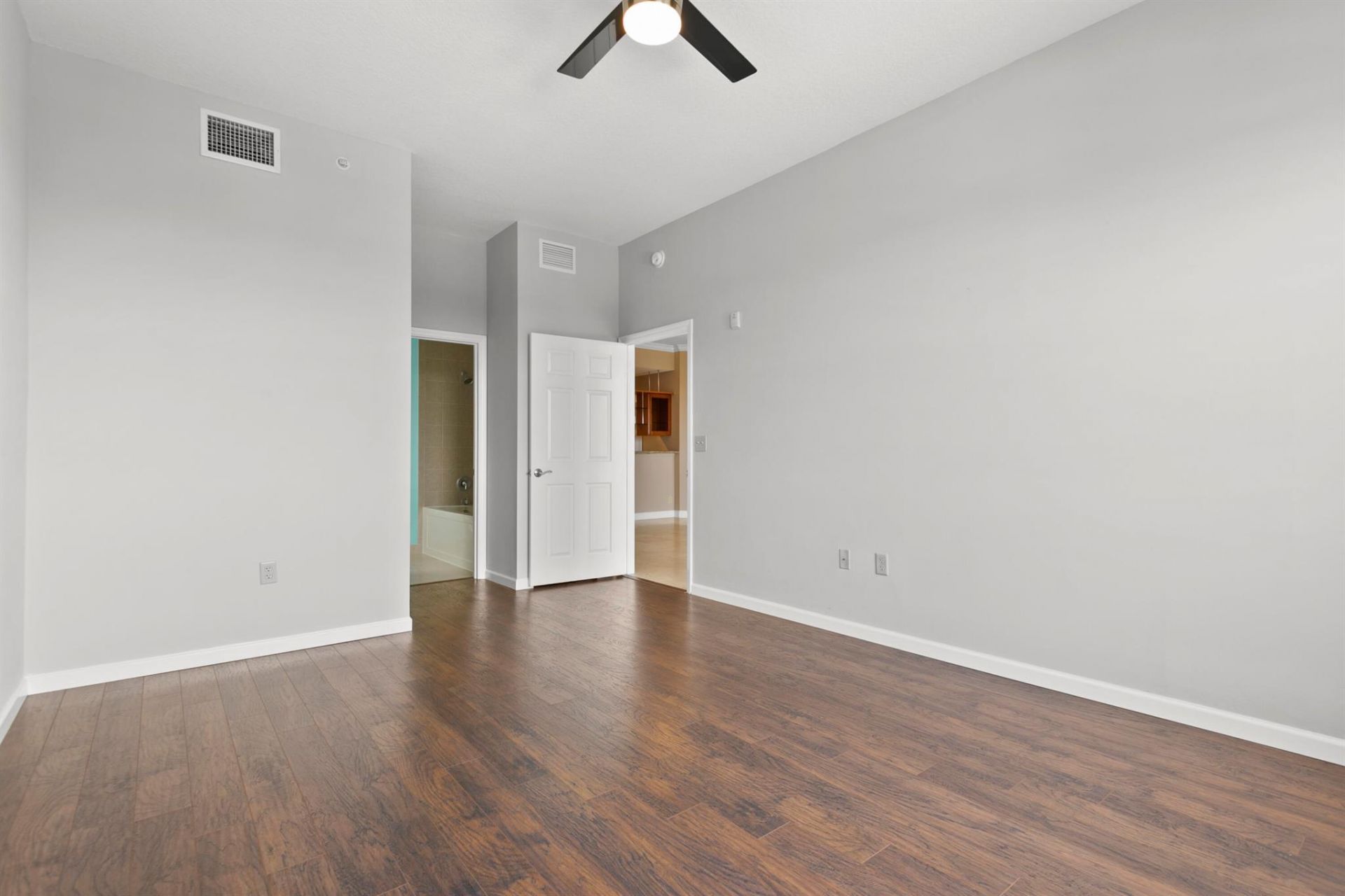 511 Lucerne Avenue, Unit 607, Lake Worth Beach, FL 33460 Photo