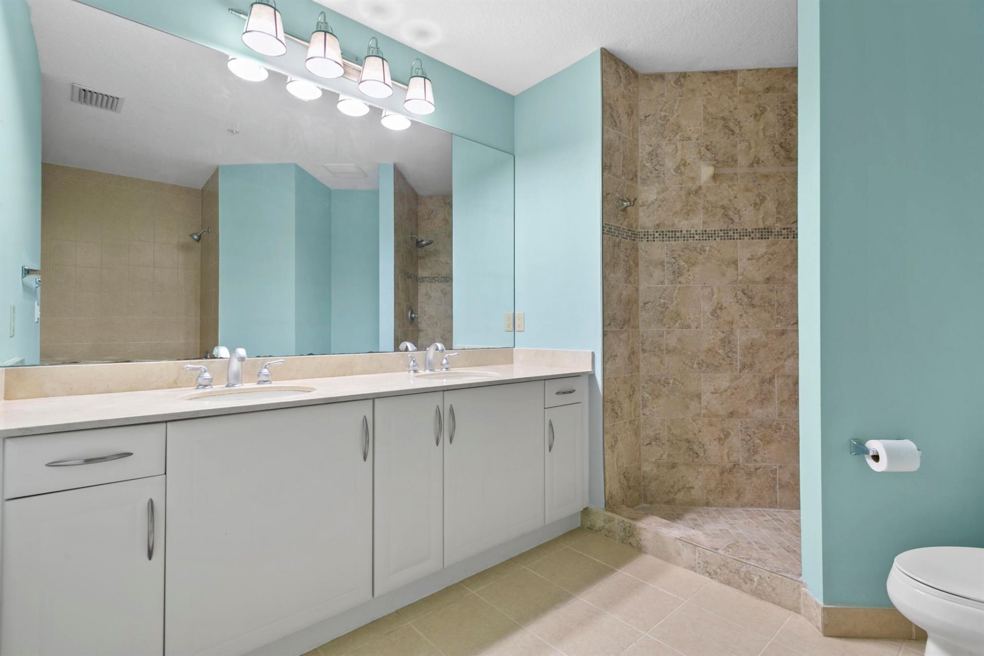 511 Lucerne Avenue, Unit 607, Lake Worth Beach, FL 33460 Photo