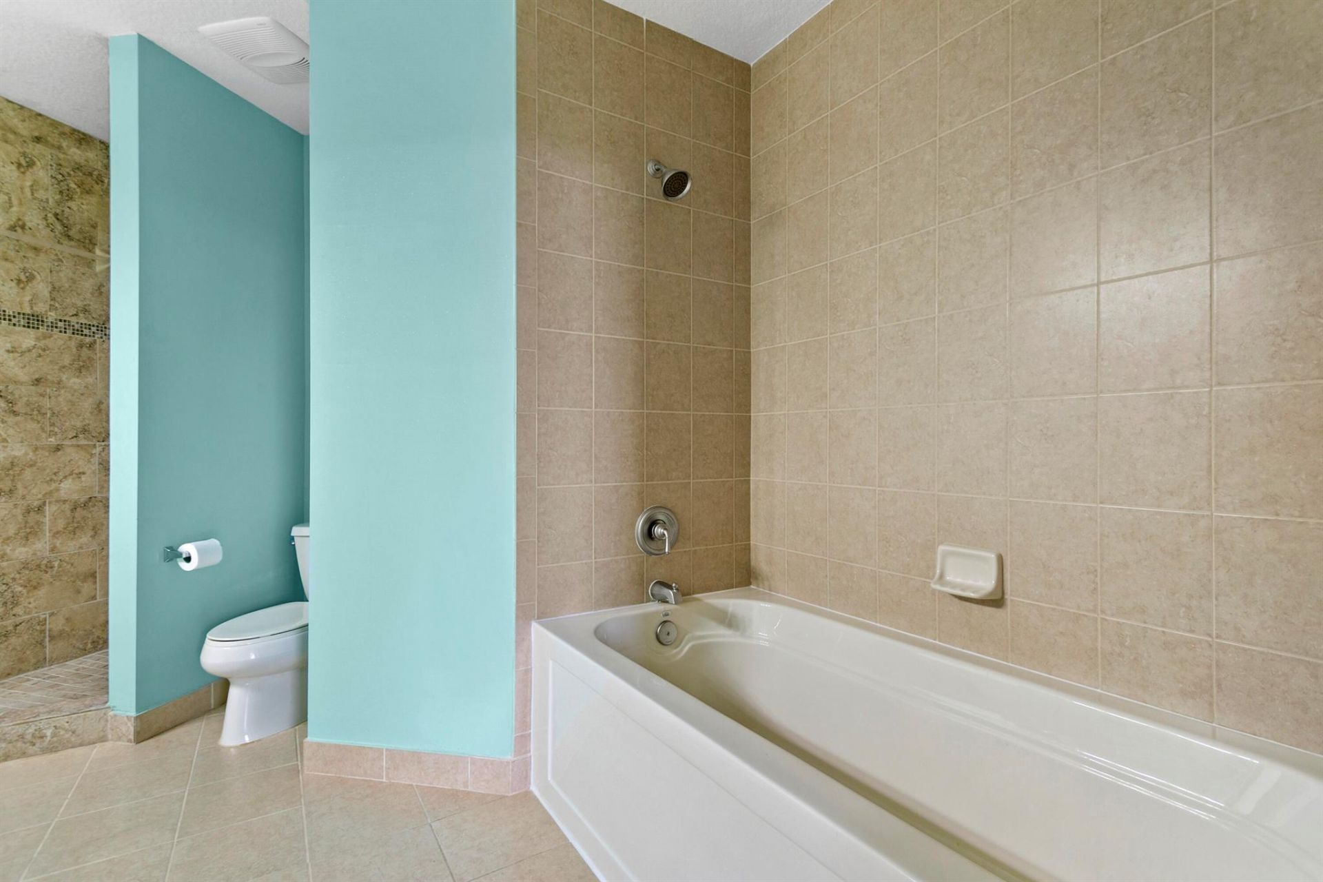 511 Lucerne Avenue, Unit 607, Lake Worth Beach, FL 33460 Photo