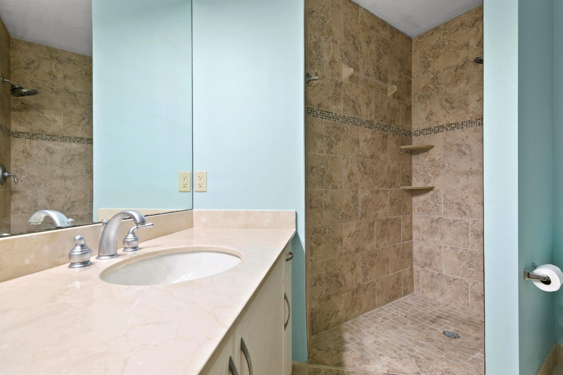 511 Lucerne Avenue, Unit 607, Lake Worth Beach, FL 33460 Photo