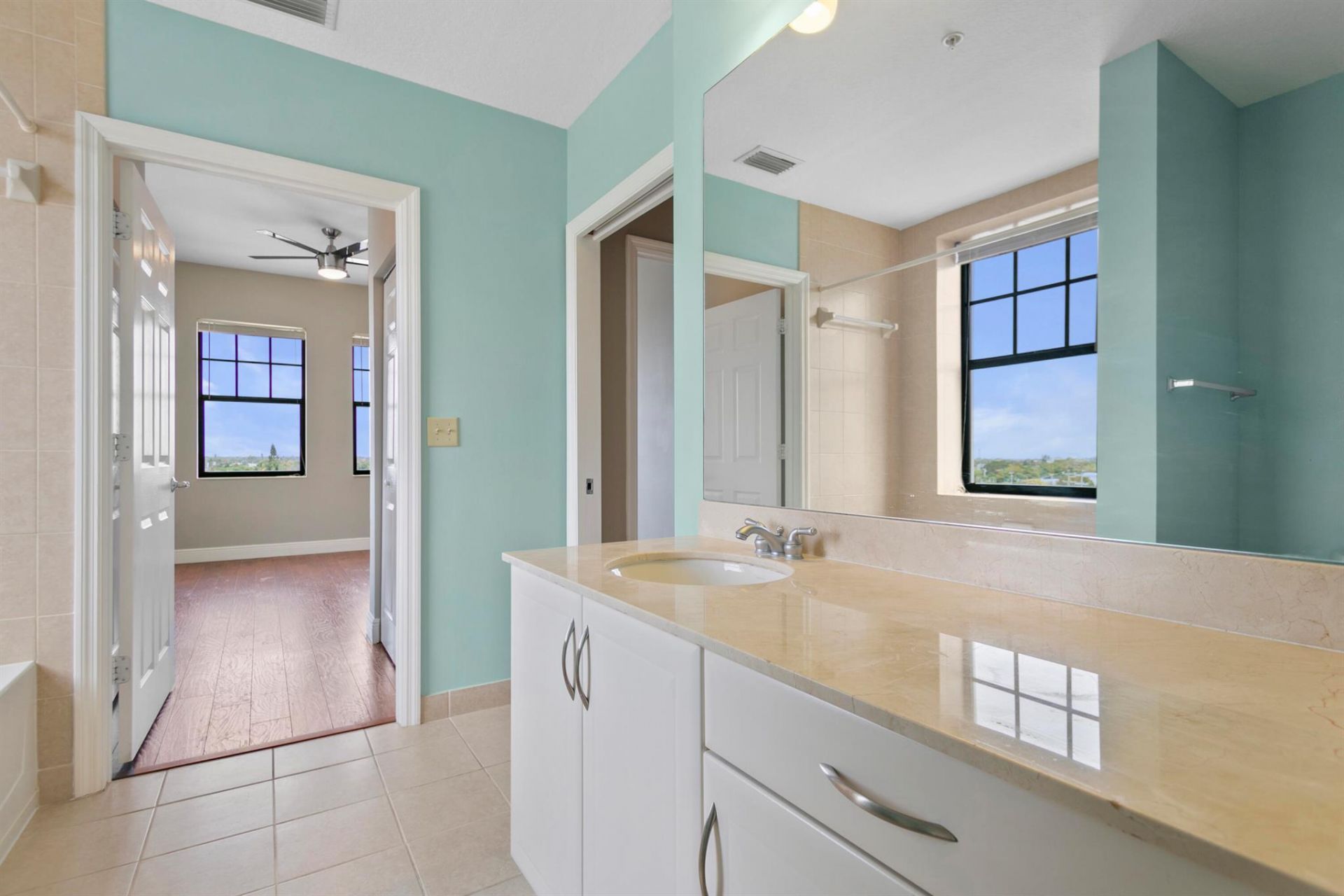 511 Lucerne Avenue, Unit 607, Lake Worth Beach, FL 33460 Photo