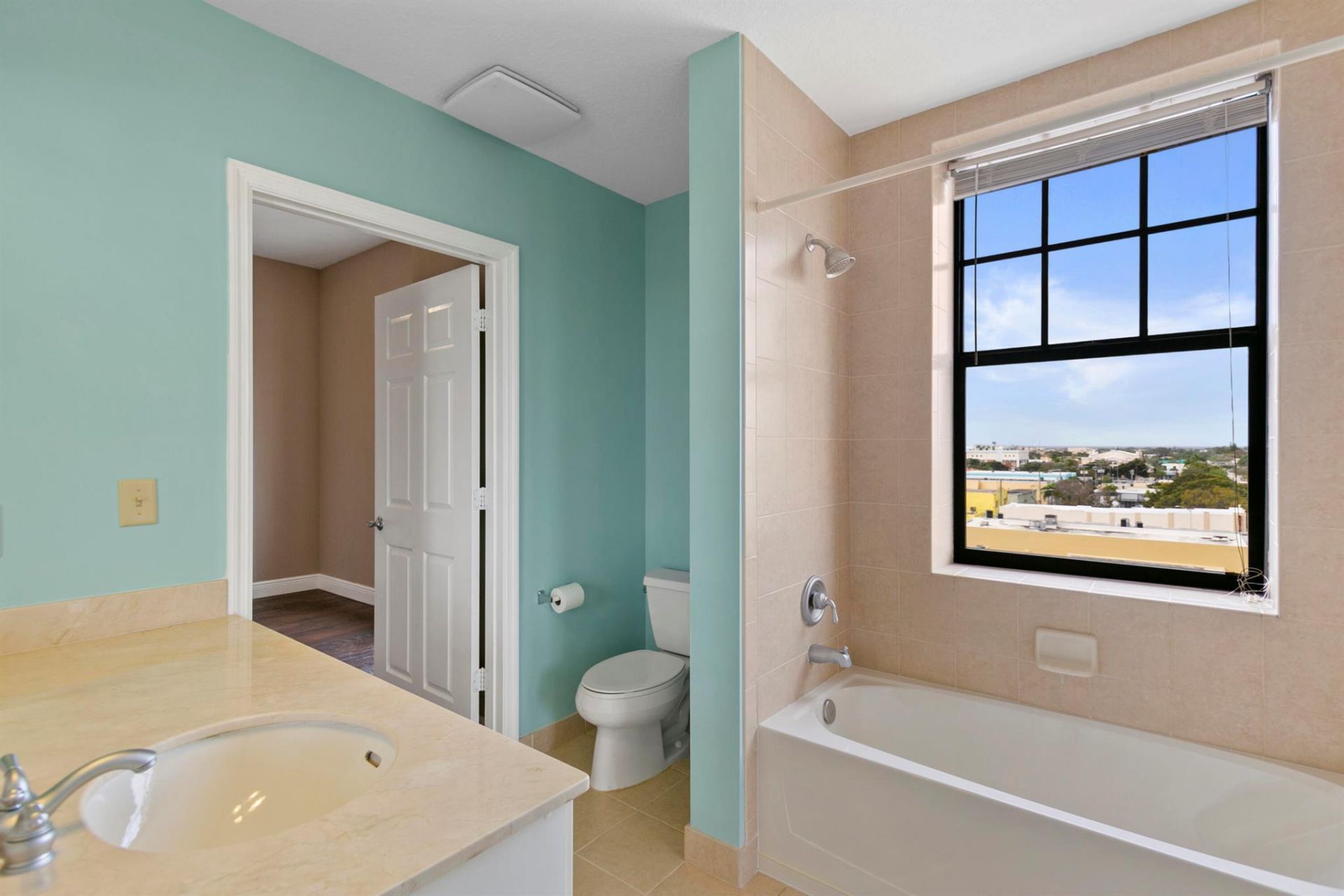 511 Lucerne Avenue, Unit 607, Lake Worth Beach, FL 33460 Photo