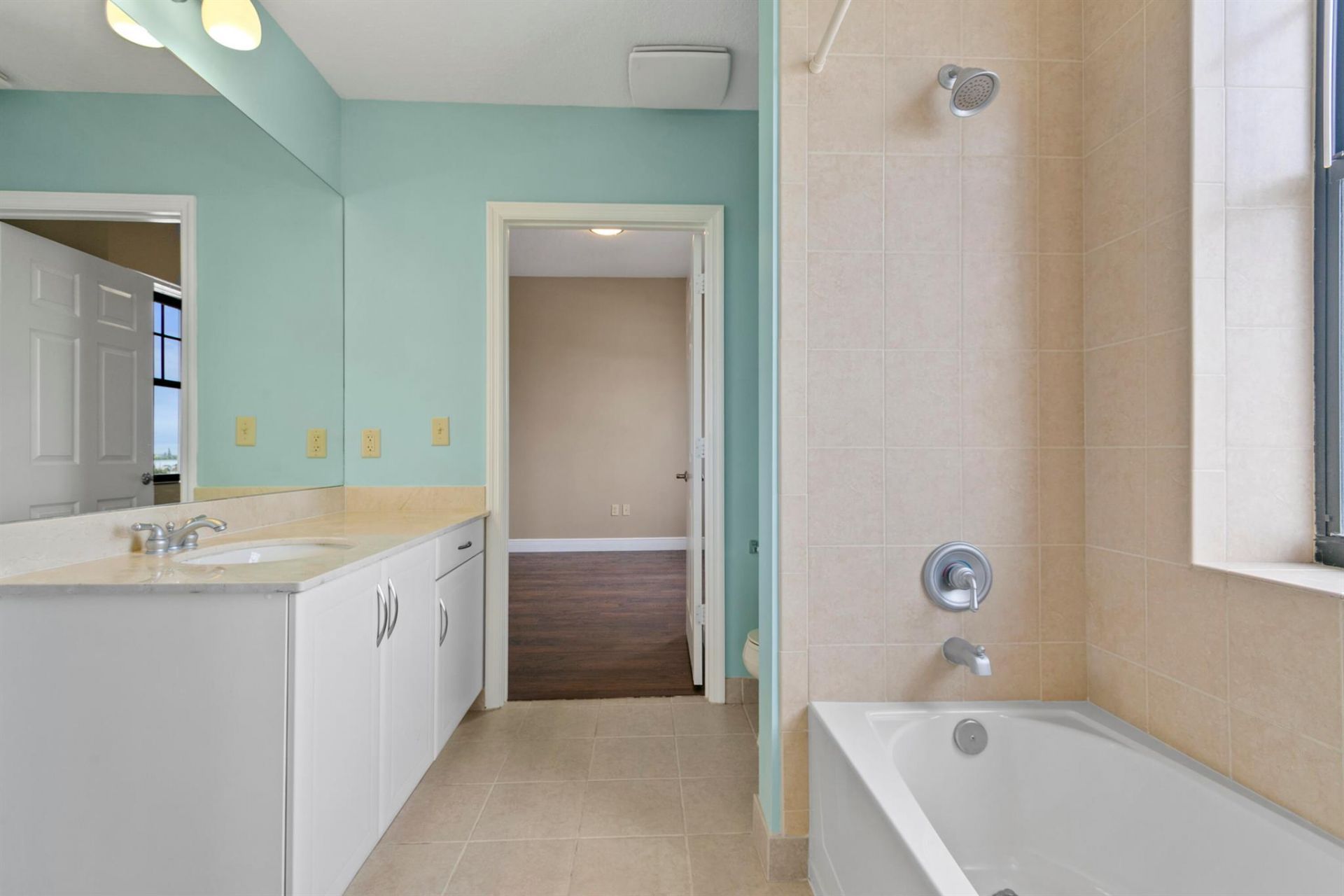 511 Lucerne Avenue, Unit 607, Lake Worth Beach, FL 33460 Photo