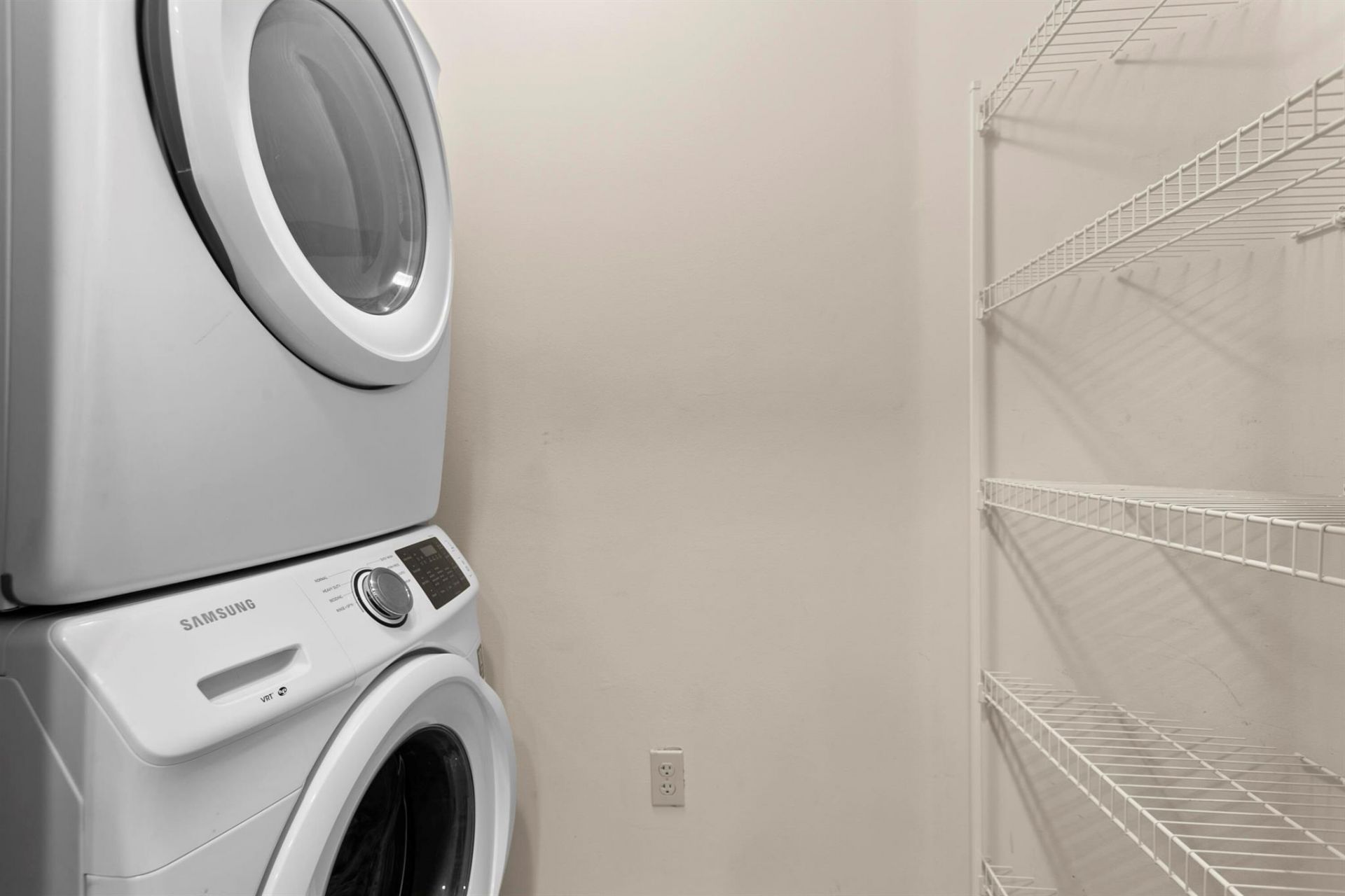 511 Lucerne Avenue, Unit 607, Lake Worth Beach, FL 33460 Photo