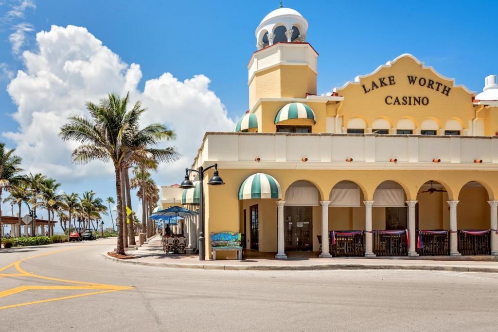 511 Lucerne Avenue, Unit 607, Lake Worth Beach, FL 33460 Photo