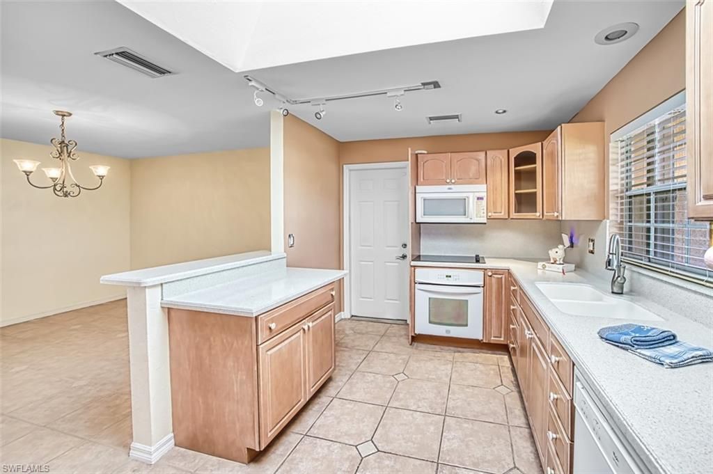 1712 SE 28th St, Cape Coral, FL 33904 Photo