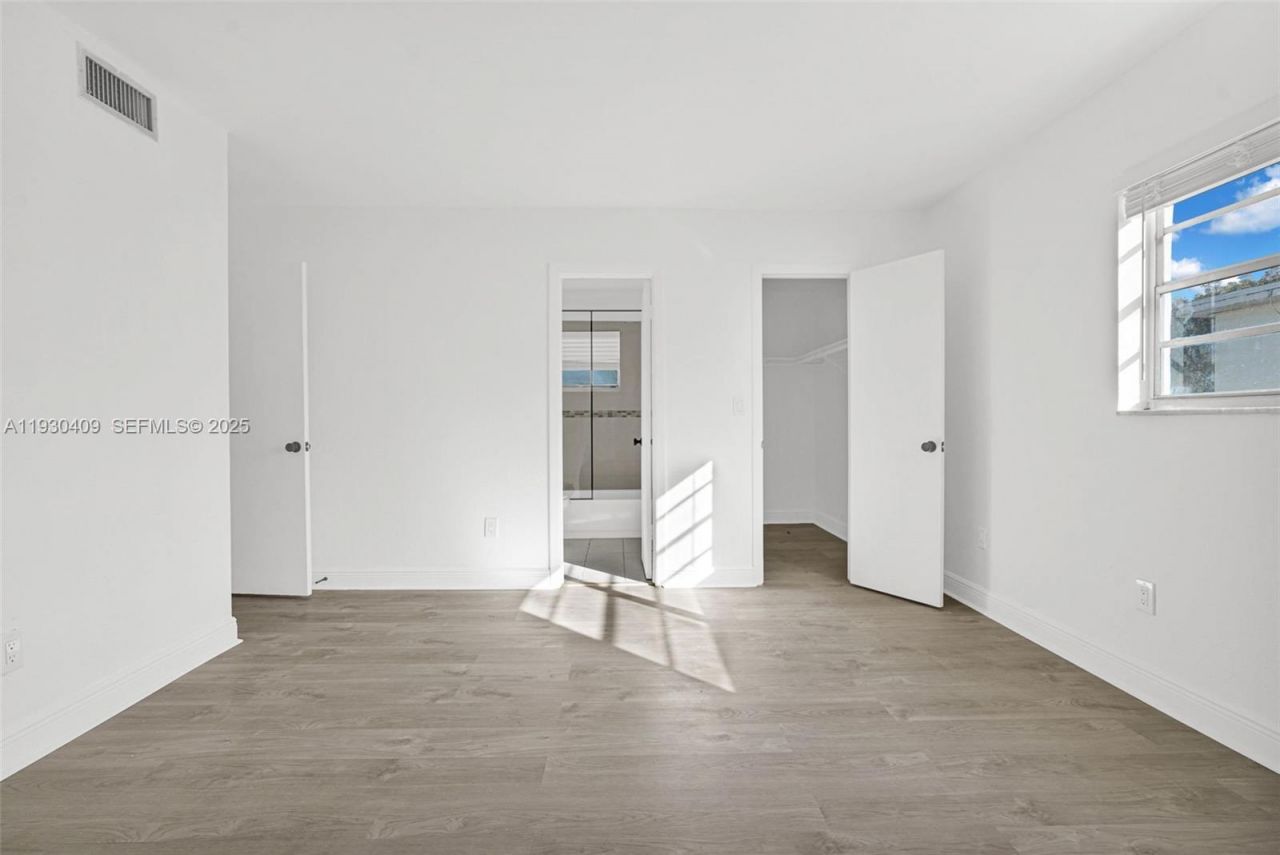 8295 NE Miami Ct, Unit 4, Miami, FL 33138 Photo