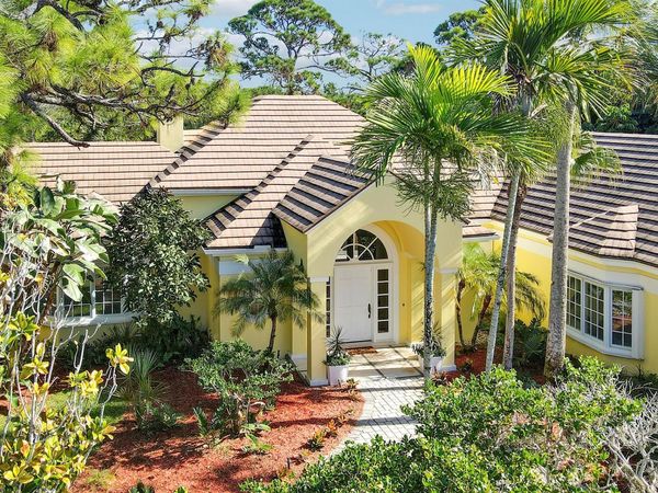 7107 SE Golfhouse Drive, Hobe Sound, FL 33455