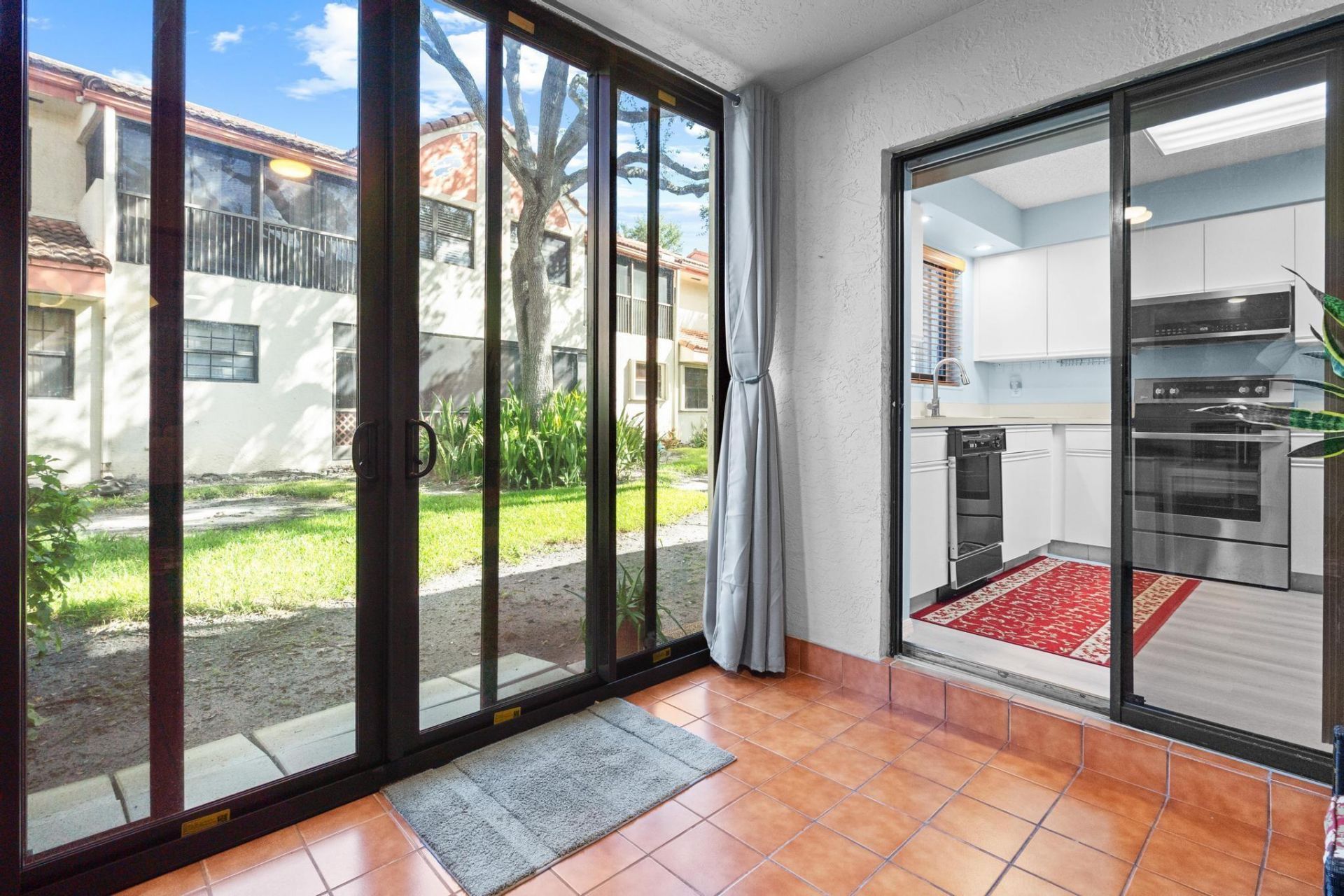 3351 Emerald Oaks Drive, Unit 103, Hollywood, FL 33021 Photo