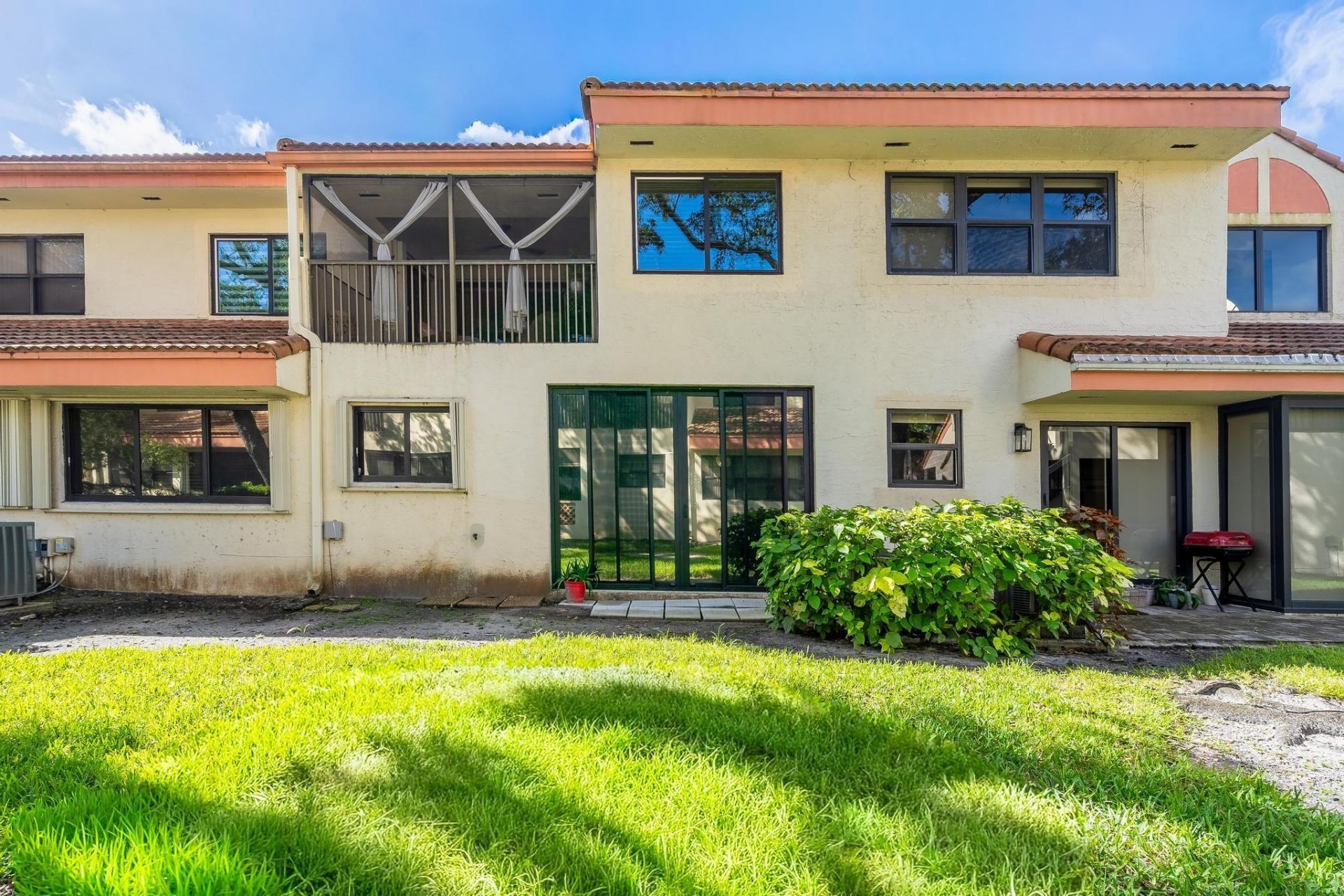 3351 Emerald Oaks Drive, Unit 103, Hollywood, FL 33021 Photo