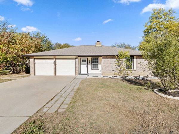 902 Virginia DR, Round Rock, TX 78664