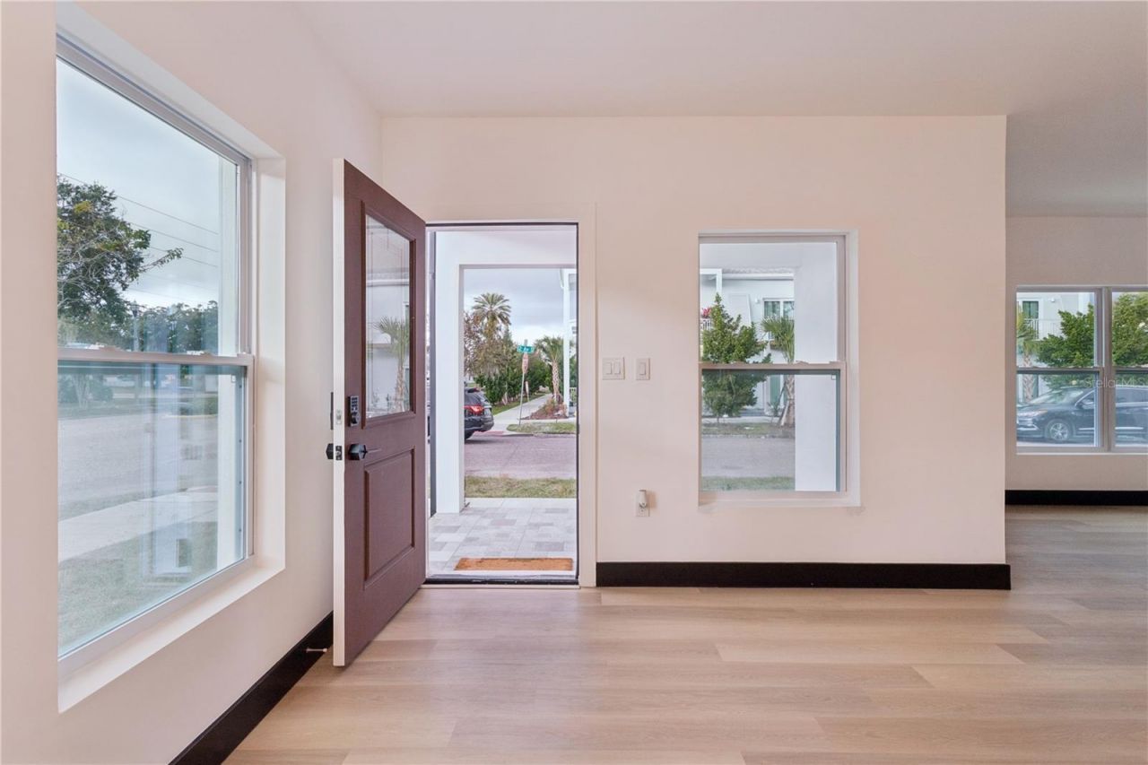 1530 12th Avenue S, Saint Petersburg, FL 33705 Photo