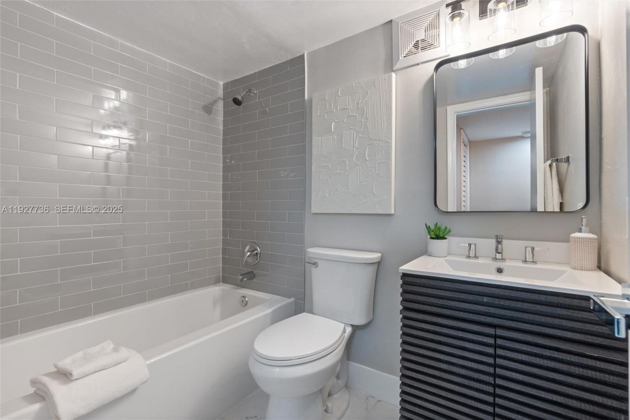 1350 NE 5th Ter , Unit 1-28, Fort Lauderdale, FL 33304 Photo