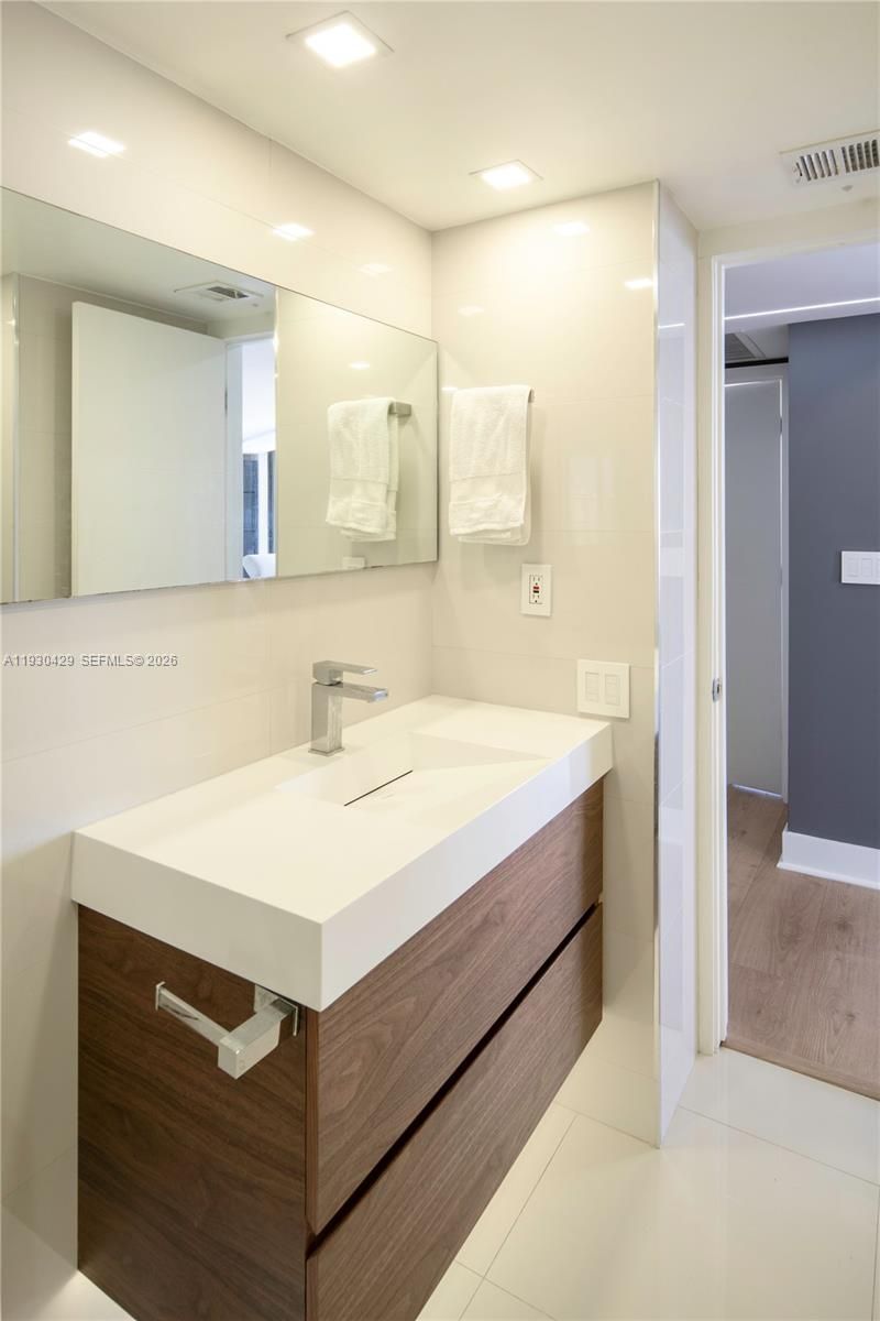 4000 Towerside Ter, Unit 1901, Miami, FL 33138 Photo