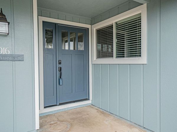 1916 Inverness Drive, Medford, OR 97504