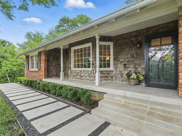 208 Rockwood Park Drive, Fort Worth, TX 76107