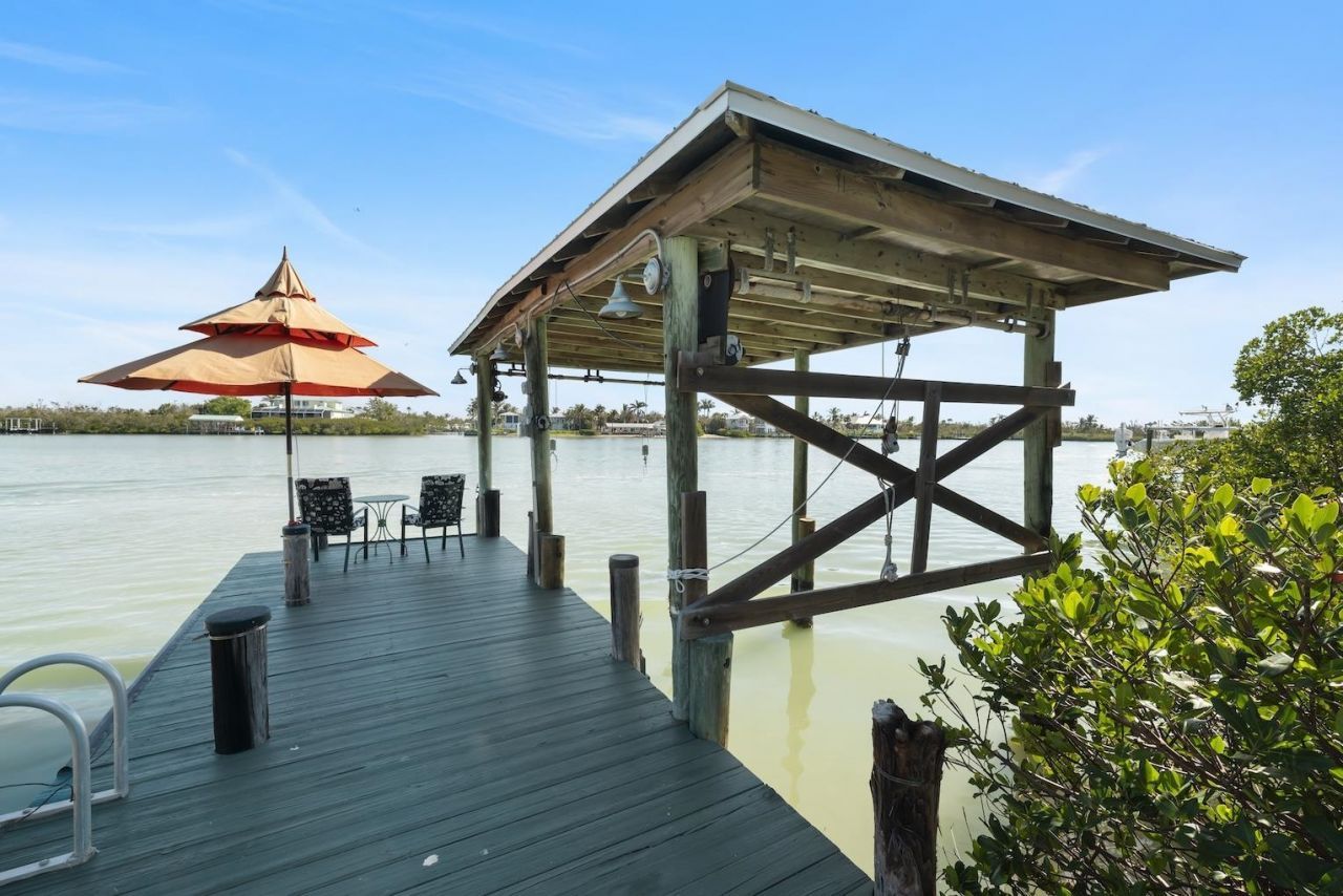 6076 Castaways Ln, Sanibel, FL 33957 Photo