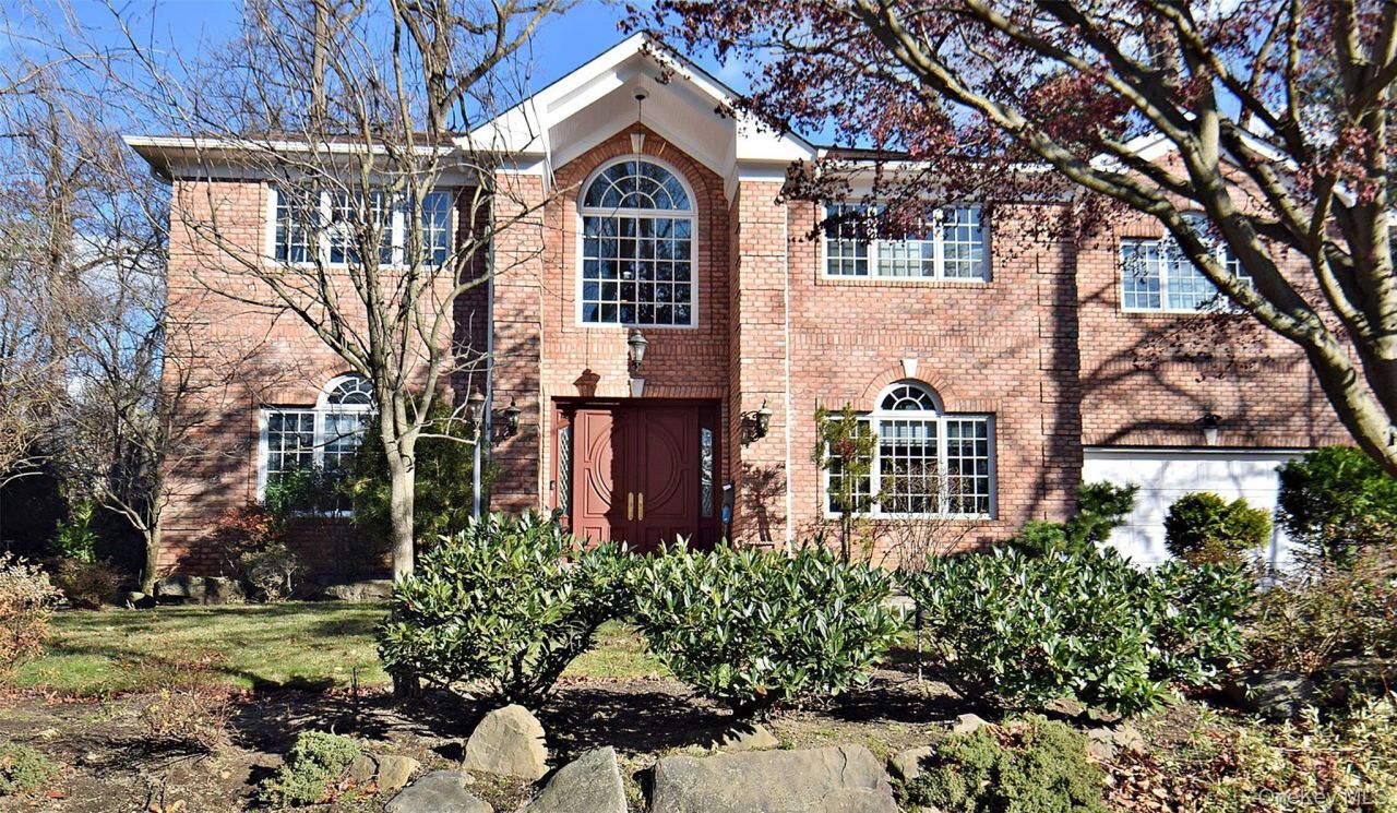 35 Meadow Woods Road, Great Neck, NY 11020 Main Photo