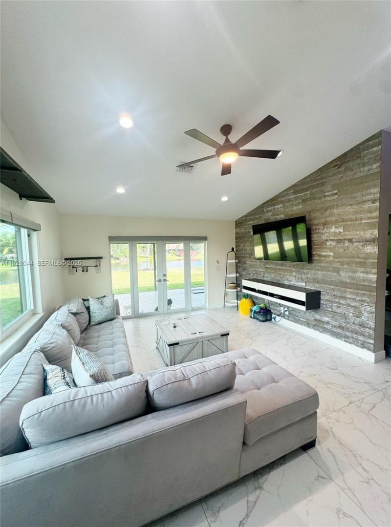 15500 Carriage Ct, Davie, FL 33331 Photo