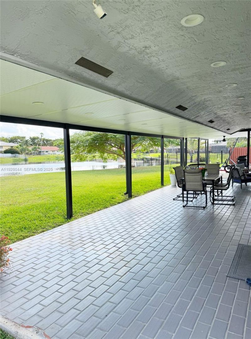 15500 Carriage Ct, Davie, FL 33331 Photo