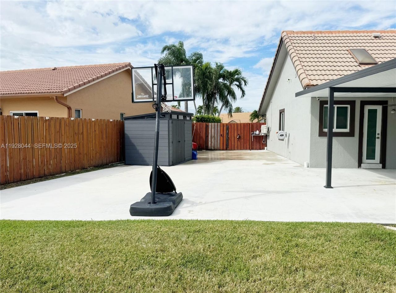 15500 Carriage Ct, Davie, FL 33331 Photo