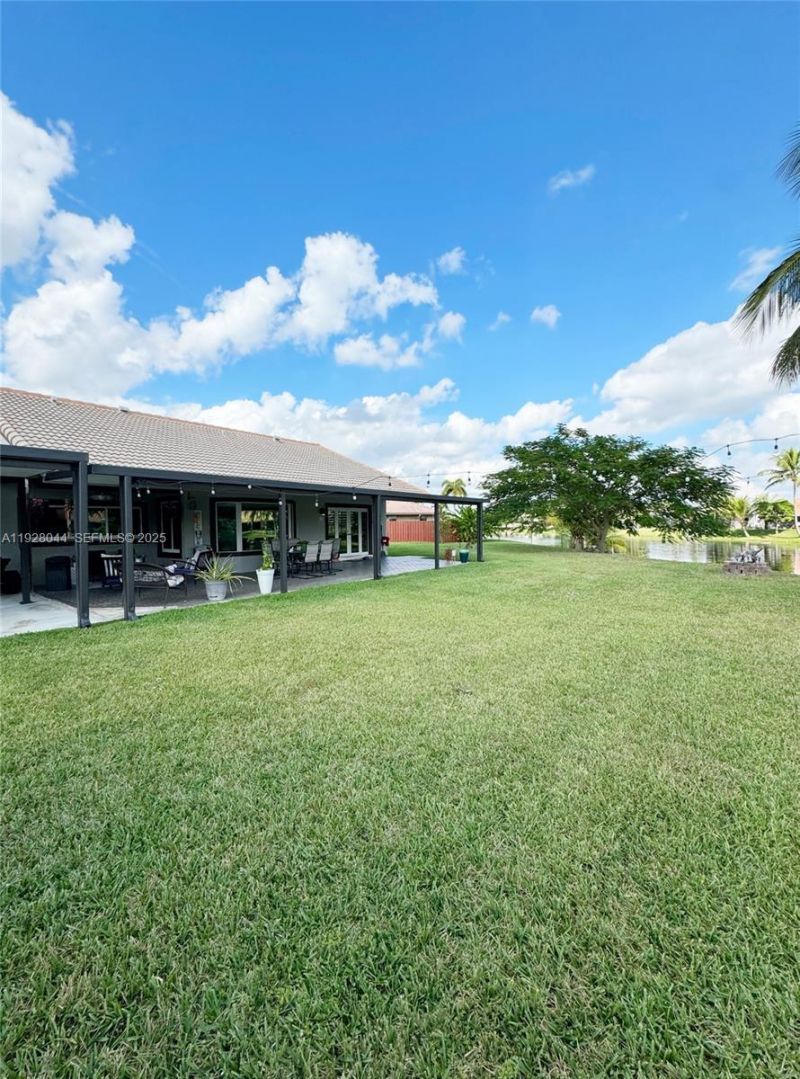 15500 Carriage Ct, Davie, FL 33331 Photo