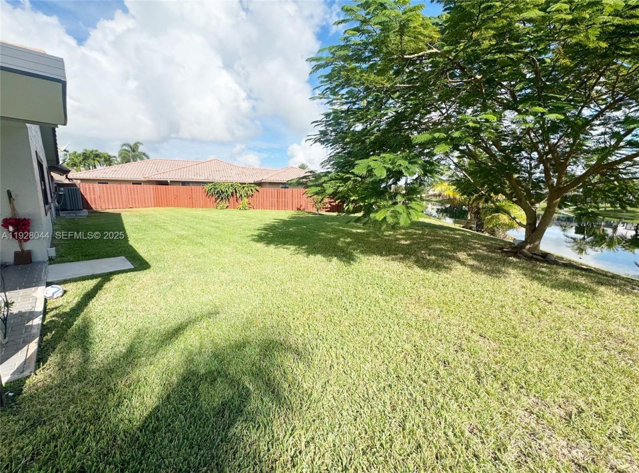 15500 Carriage Ct, Davie, FL 33331 Photo