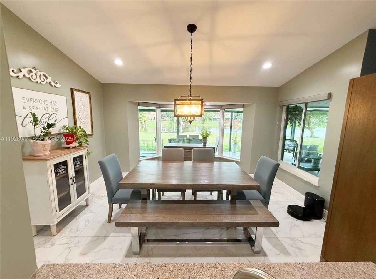 15500 Carriage Ct, Davie, FL 33331 Photo