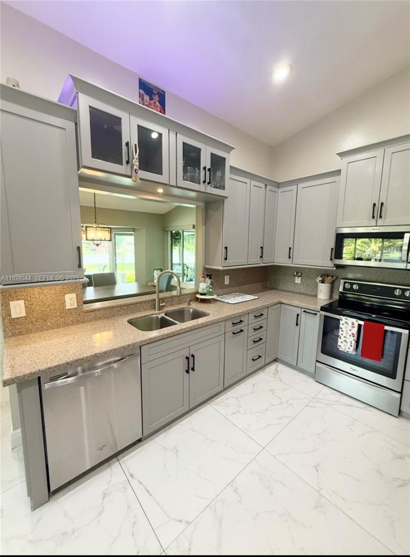 15500 Carriage Ct, Davie, FL 33331 Photo