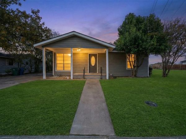 505 Perry Avenue, Waxahachie, TX 75165