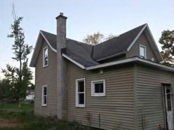 216 W Pine Street, Bloomingdale, MI 49026