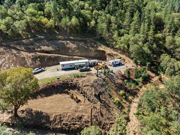 1050 Wards Creek Road, Rogue River, OR 97537