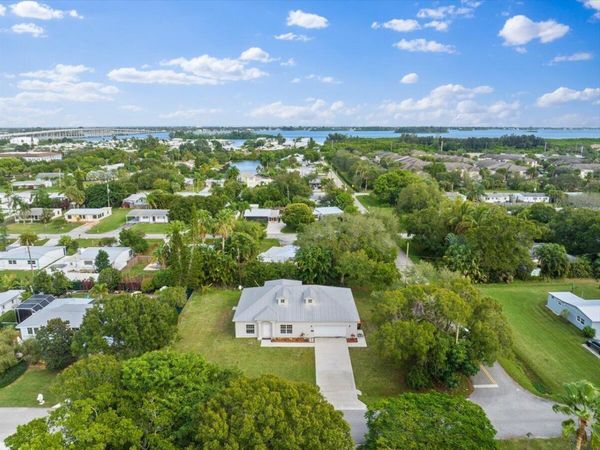 1410 4th Court, Vero Beach, FL 32960