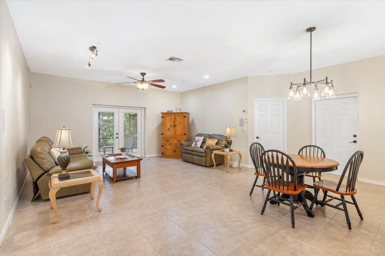 1410 4th Court, Vero Beach, FL 32960 Photo