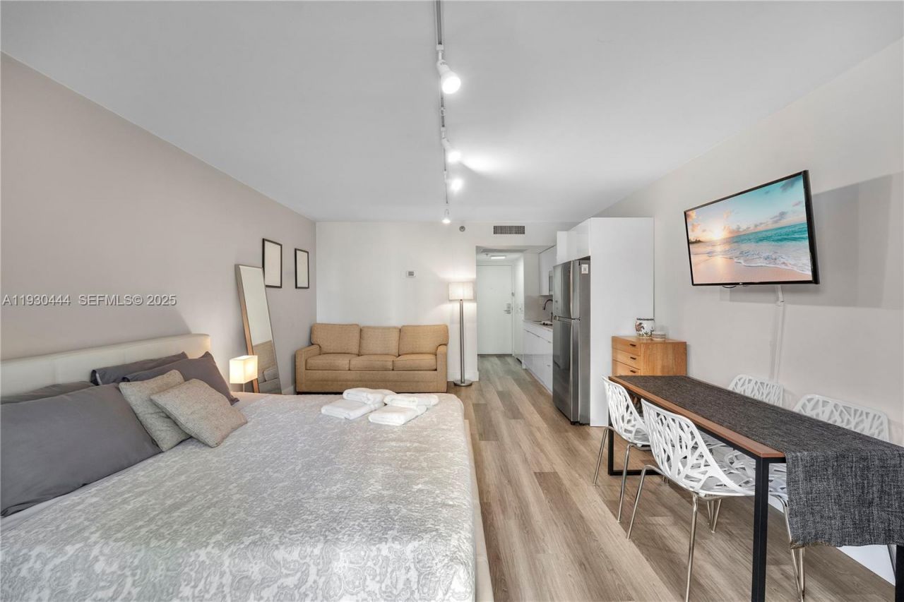 19201 Collins Ave, Unit 124, Sunny Isles Beach, FL 33160 Photo