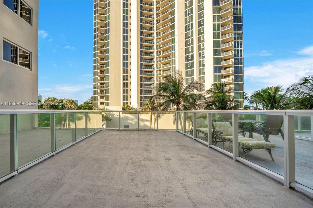 19201 Collins Ave, Unit 124, Sunny Isles Beach, FL 33160 Photo