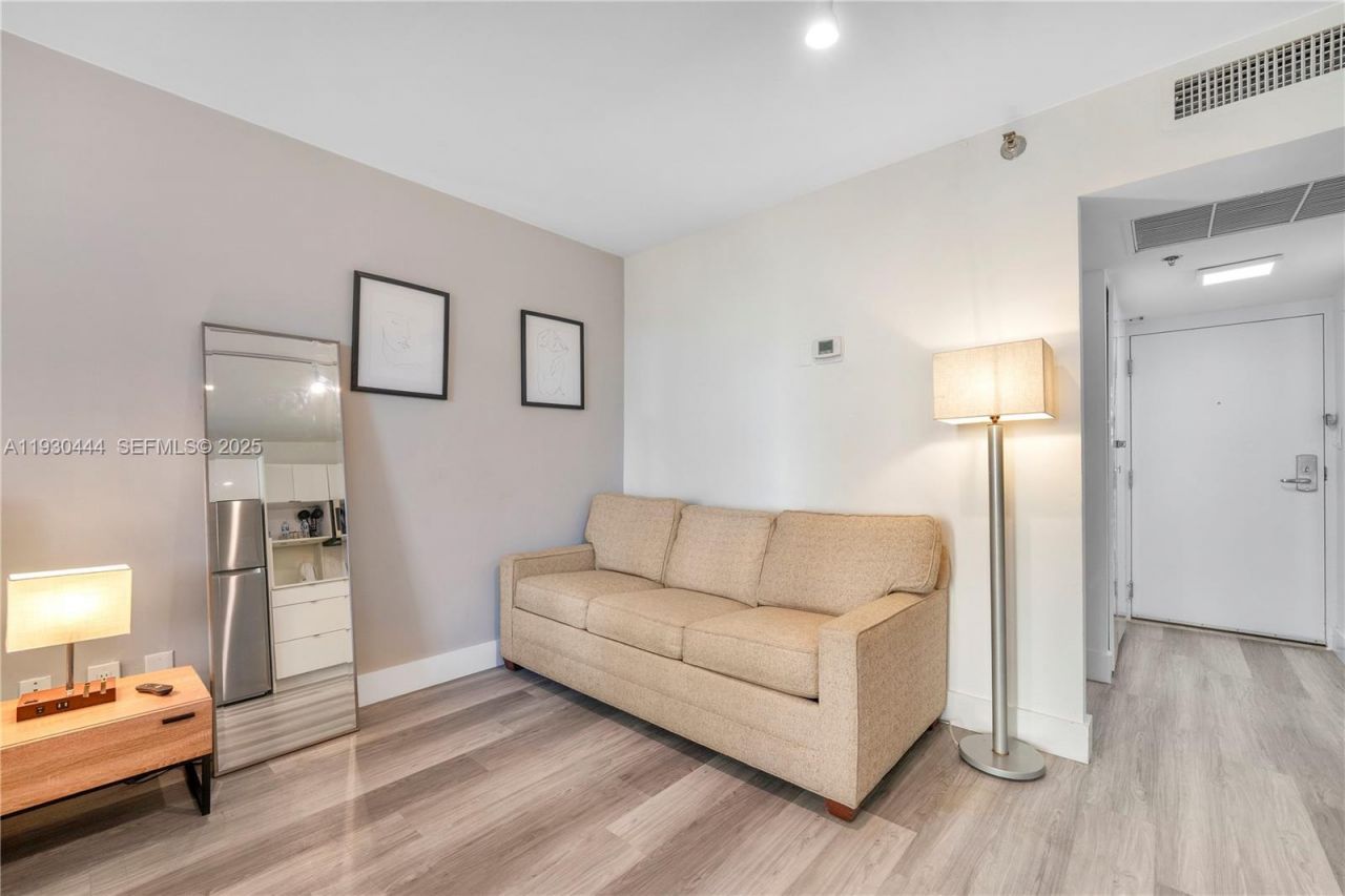 19201 Collins Ave, Unit 124, Sunny Isles Beach, FL 33160 Photo