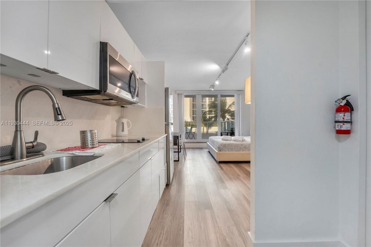 19201 Collins Ave, Unit 124, Sunny Isles Beach, FL 33160 Photo